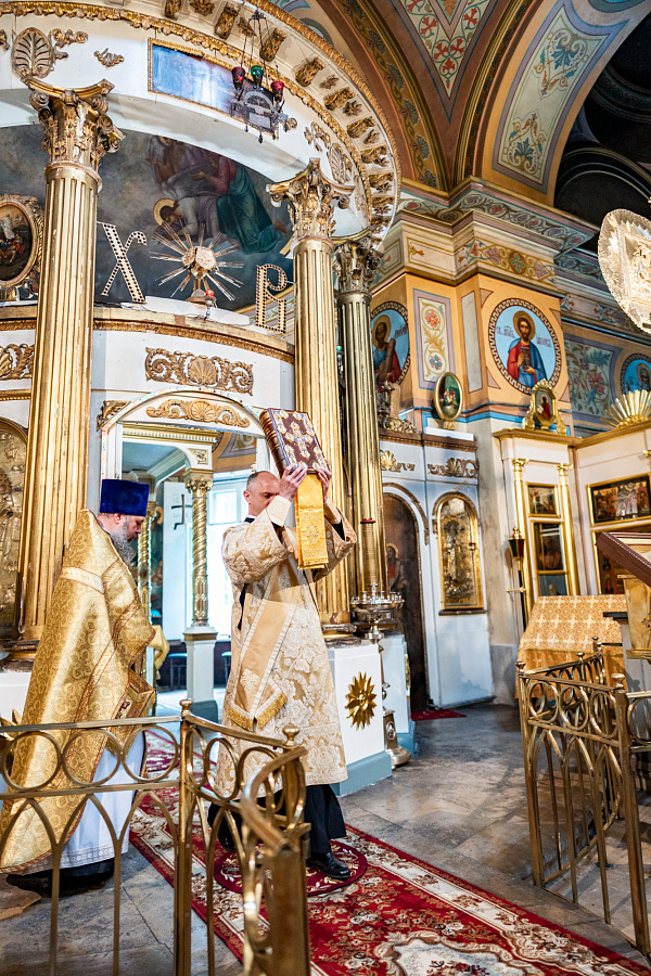 Архиерейское богослужение в Михаило-Архангельском храме села Михайловского г.о. Домодедово